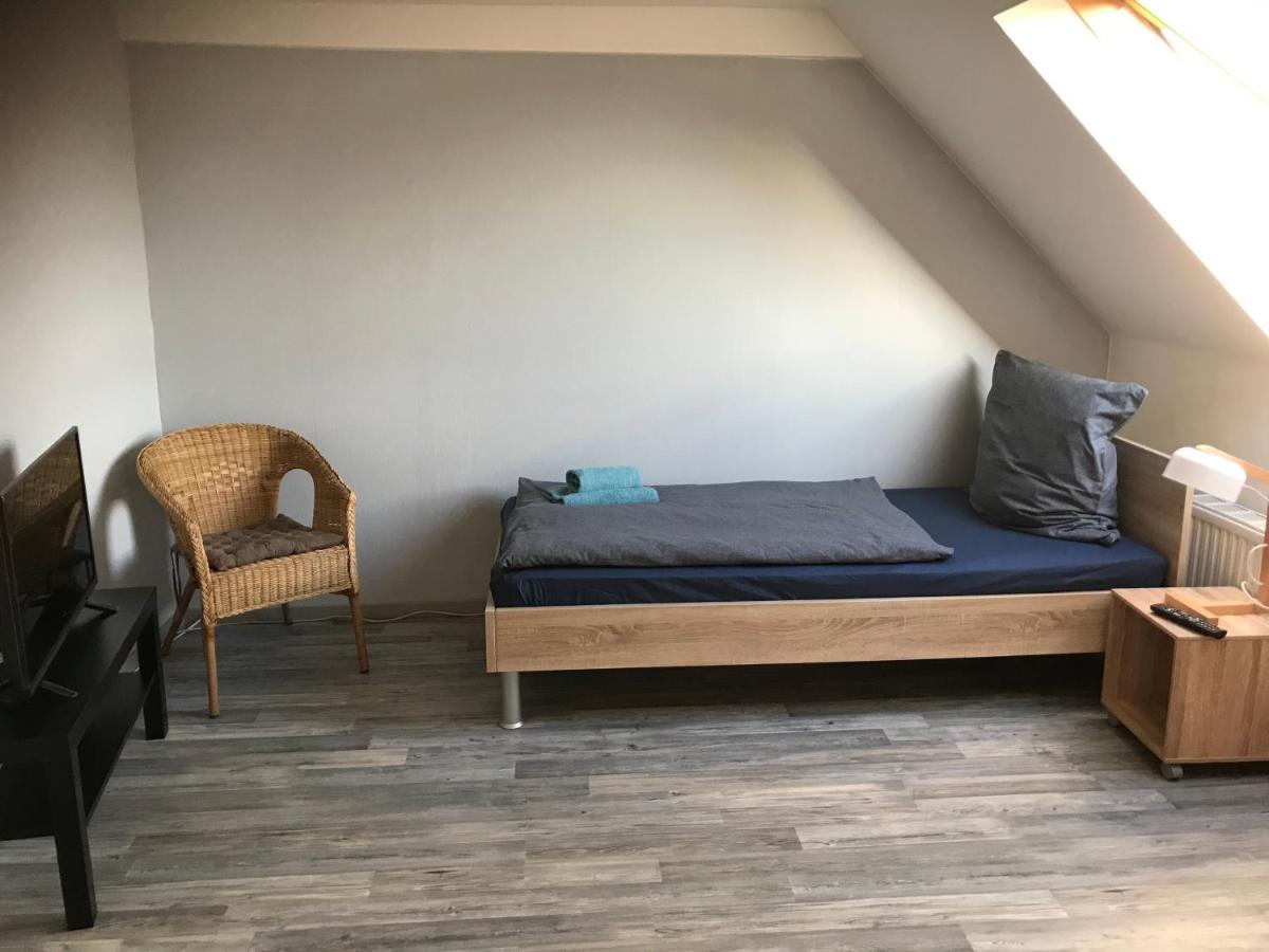 Monteur - Privat Zimmer Langerwehe Geich Eksteriør billede
