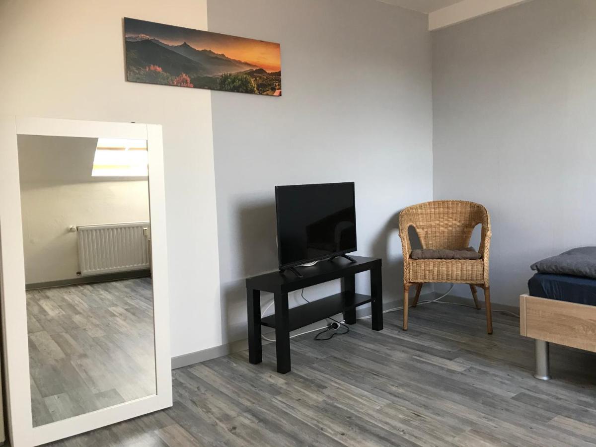 Monteur - Privat Zimmer Langerwehe Geich Eksteriør billede