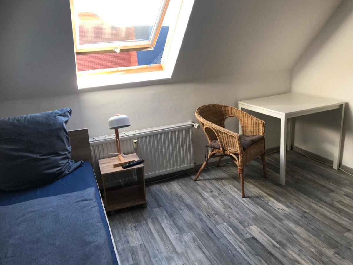 Monteur - Privat Zimmer Langerwehe Geich Eksteriør billede
