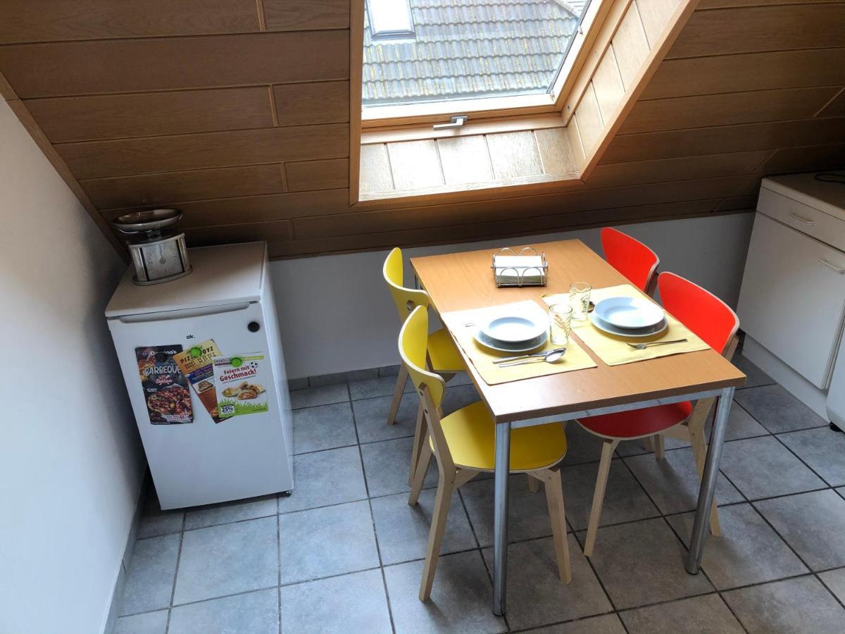 Monteur - Privat Zimmer Langerwehe Geich Eksteriør billede